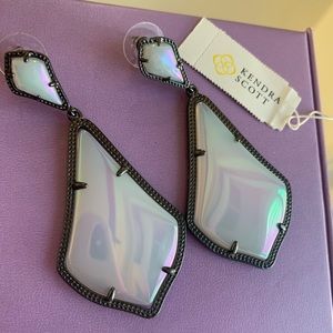 Kendra Scott Alexis’ Drop Earrings